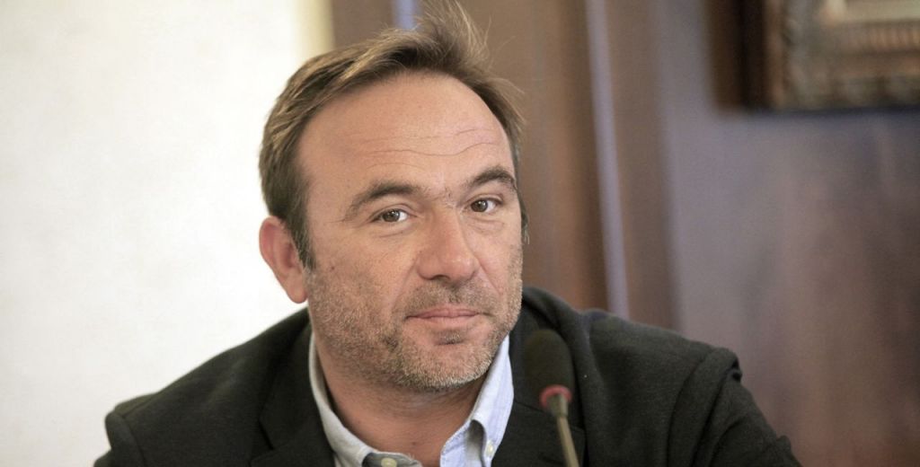 Αδιανόητη δήλωση Κόκκαλη για το άνοιγμα του ελληνικού τουρισμού