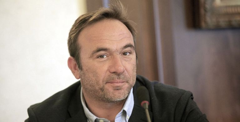 Αδιανόητη δήλωση Κόκκαλη για το άνοιγμα του ελληνικού τουρισμού