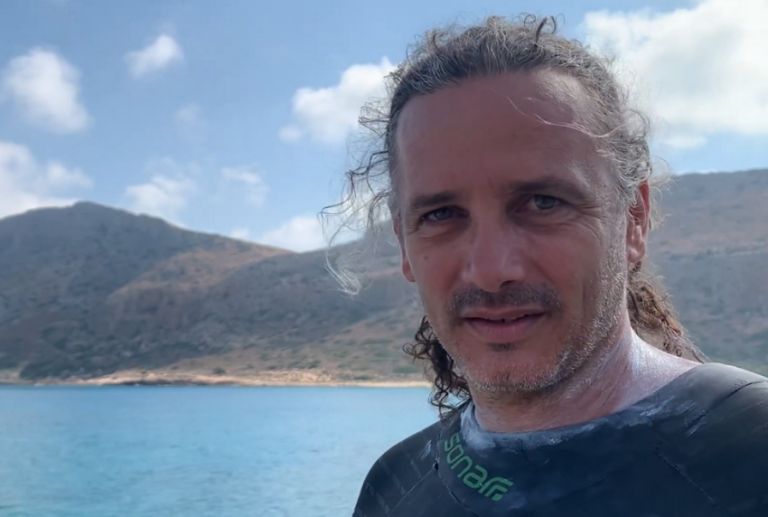 Χανιά: Αθλητής τριάθλου στηρίζει τα παιδιά με αναπηρία – Θα τρέξει σε όλη την Κρήτη