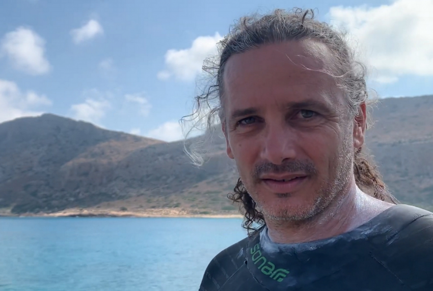 Χανιά: Αθλητής τριάθλου στηρίζει τα παιδιά με αναπηρία – Θα τρέξει σε όλη την Κρήτη