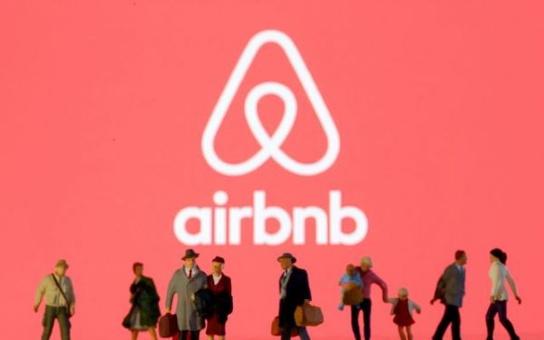 Airbnb: Διατηρείται η απαγόρευση των πάρτι σε όλα τα ακίνητα