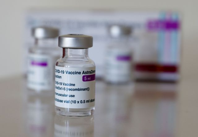 Εμβόλιο AstraZeneca: Τρία περιστατικά θρομβώσεων στην Κρήτη - Η περίπτωση του 35χρονου και το «ύποπτο» στοιχείο