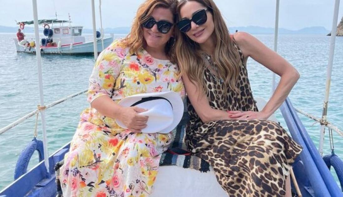 Δέσποινα Βανδή και Βίκυ Σταυροπούλου μαγειρεύουν ομελέτα με αγκινάρες