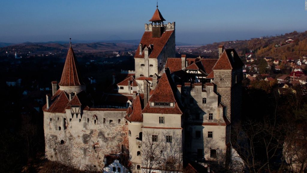Ρουμανία: Μετέτρεψαν τον πύργο του κόμη Δράκουλα σε… εμβολιαστικό κέντρο για τον κοροναϊό
