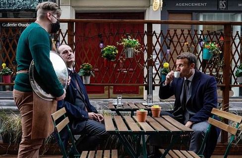Γαλλία: Για καφέ Μακρόν – Καστέξ για να «γιορτάσουν» το άνοιγμα της εστίαση