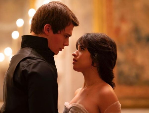 Καμίλα Καμπέγιο: Οι πρώτες φωτογραφίες της ως «Σταχτοπούτα»