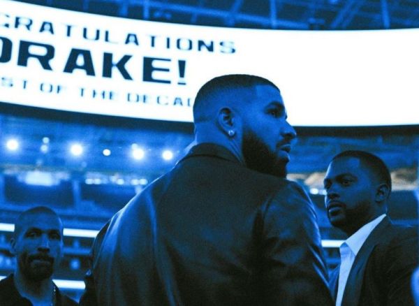 Drake: Νοίκιασε στάδιο 70.000 θέσεων για το πάρτι του μετά τα βραβεία Billboard