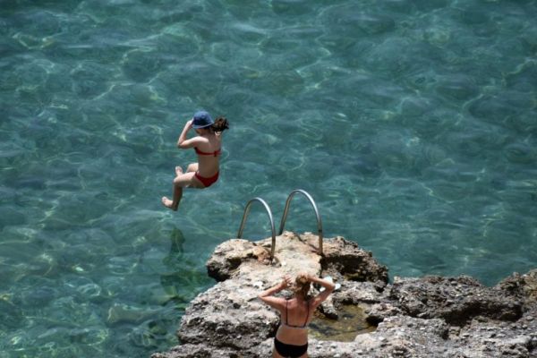 Καιρός: Μέχρι τους 35 βαθμούς Κελσίου η θερμοκρασία τις επόμενες μέρες