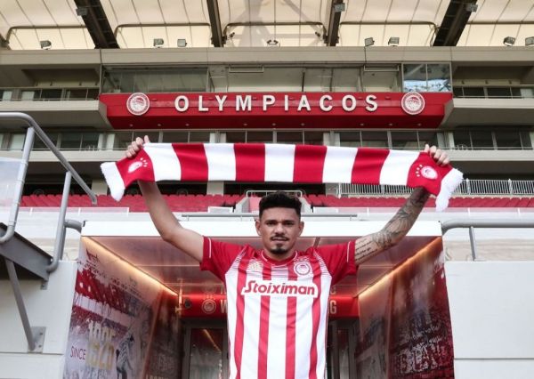 Ολυμπιακός: Οι πρώτες φωτογραφίες του Τικίνιο με τα ερυθρόλευκα (pics)