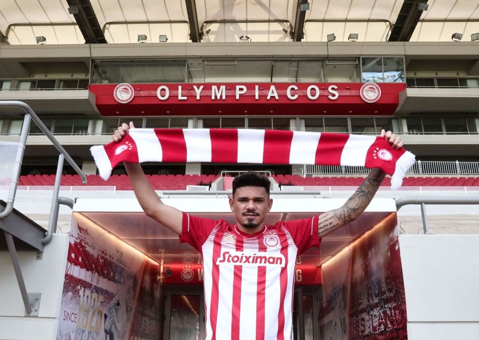 Ολυμπιακός: Οι πρώτες φωτογραφίες του Τικίνιο με τα ερυθρόλευκα (pics)