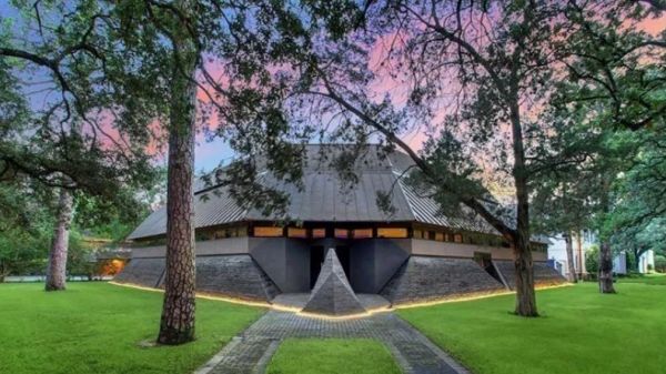 Στο σφυρί το «σπίτι του Darth Vader» – Φρενίτιδα στους Star Wars Freaks