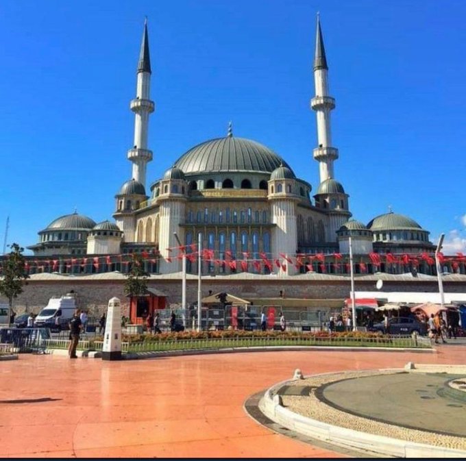 Ερντογάν: Εγκαινίασε τέμενος στην πλατεία Ταξίμ – Τι σηματοδοτεί