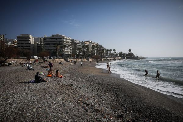 Παλαιό Φάληρο: Κυκλοφορούσε με το μόριό του σε κοινή θέα