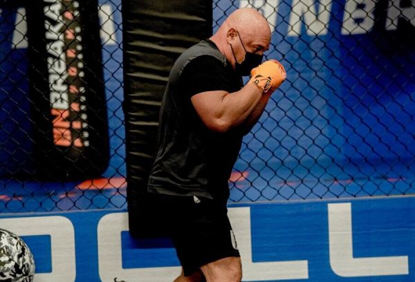 Οπαδοί της Μάντσεστερ Γιουνάιτεντ τα «έβαλαν» με… λάθος Γκλέιζερ