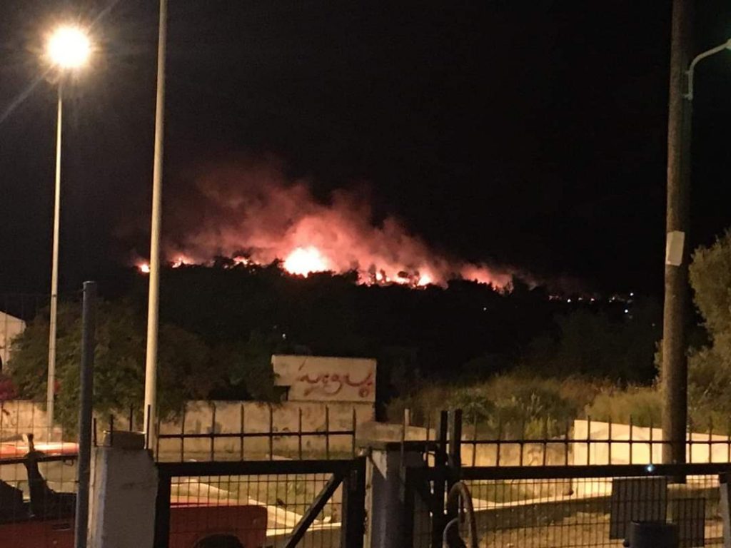 Μεγάλη φωτιά στον Σχίνο Κορινθίας - Εκκενώνονται οικισμοί