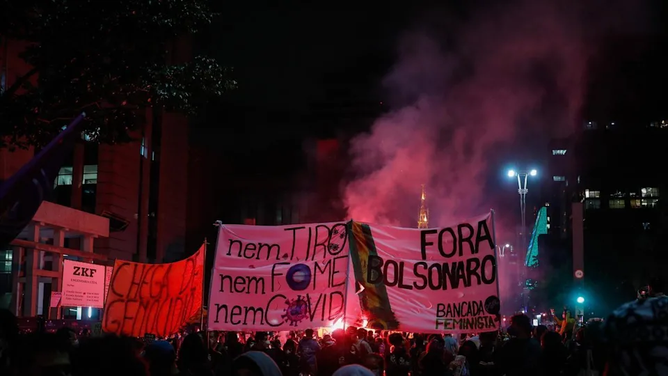 Ρίο ντε Τζανέιρο: Ογκώδης διαδήλωση κατά του ρατσισμού και της αστυνομικής βίας μετά την πρόσφατη σφαγή σε φαβέλα