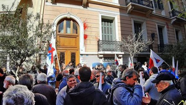 An urgent need for the rebirth of the trade union movement