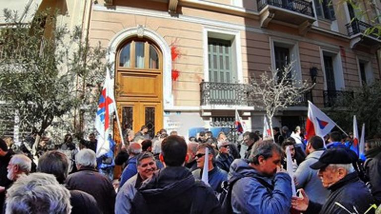 An urgent need for the rebirth of the trade union movement