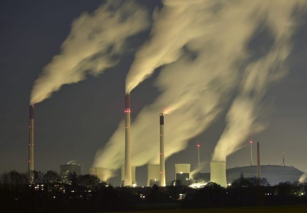 H Διεθνής Επιτροπή Ενέργειας γυρίζει την πλάτη στα ορυκτά καύσιμα