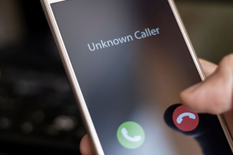 Σίγαση: Πώς θα απαλλαγείτε από κλήσεις με άγνωστο αριθμό