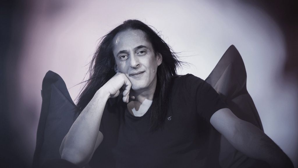 Ο Δημήτρης Λιόλιος τραγουδάει το «τώρα»  μέσα από τα μάτια ενός παιδιού που μεγάλωσε