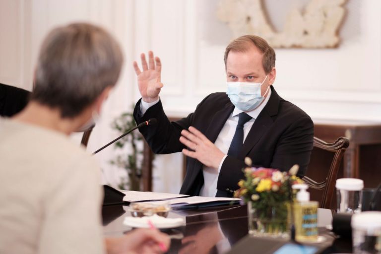 Τα μεγάλα έργα εξετάστηκαν στη συνάντηση Μητσοτάκη –  Βεστάγκερ στο Μαξίμου