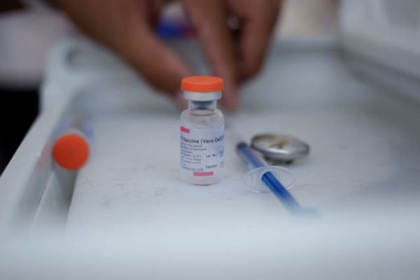 Κοροναϊός: Μόνο ο έγκαιρος εμβολιασμός προστατεύει από την ινδική μετάλλαξη λέει κορυφαίος λοιμωξιολόγος