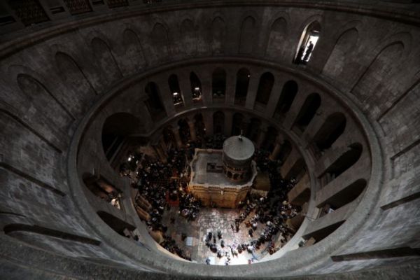 Με λαμπρότητα έγινε η τελετή αφής του Αγίου Φωτός στα Ιεροσόλυμα