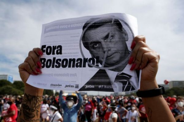 Βραζιλία: Χιλιάδες στους δρόμους κατά του Μπολσονάρο