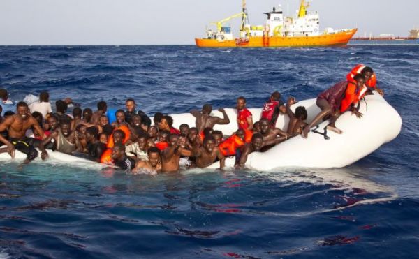 Πάνω από 400 αφίξεις μεταναστών και προσφύγων σε ένα 24ωρο στη Λαμπεντούζα