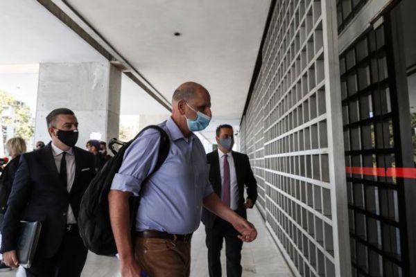 Υπόθεση Novartis: Μήνυση για συκοφαντική δυσφήμιση και αγωγή κατά του Παπαγγελόπουλου κατέθεσε ο Μιωνής