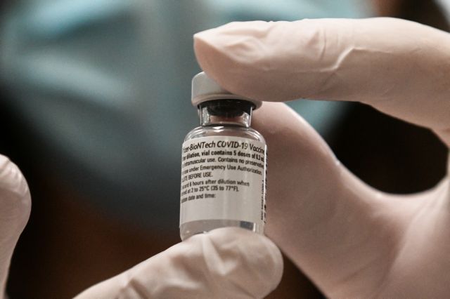 Ιταλία: 23χρονη έλαβε κατά λάθος έξι δόσεις του εμβολίου Pfizer - Τέθηκε υπό παρακολούθηση σε νοσοκομείο