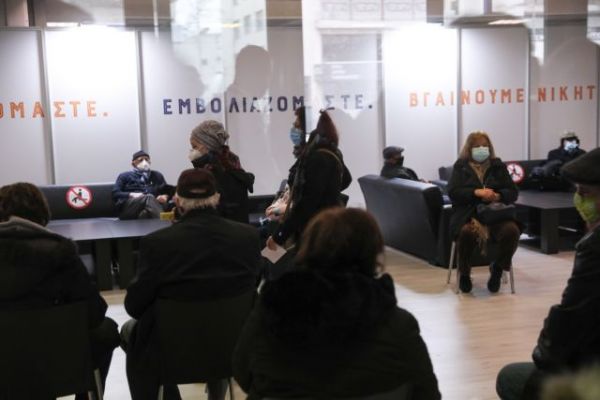 Μελέτη: Στα ύψη τα αντισώματα για τους άνω των 85 που εμβολιάστηκαν με Pfizer