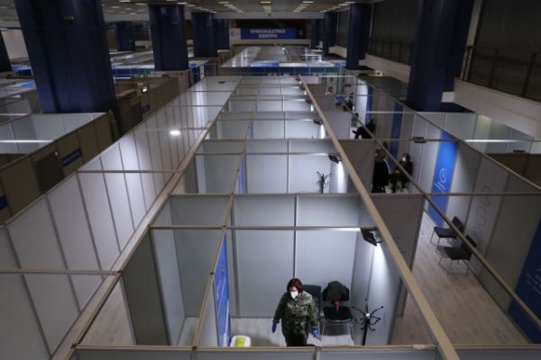 Βασιλακόπουλος: Ελάχιστες οι πιθανότητες θρόμβωσης μετά τη 2η δόση του εμβολίου