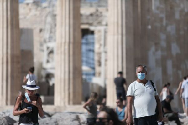 FT: Η Ελλάδα έχει «δουλέψει σκληρά» για να εκκινήσει τον τουρισμό