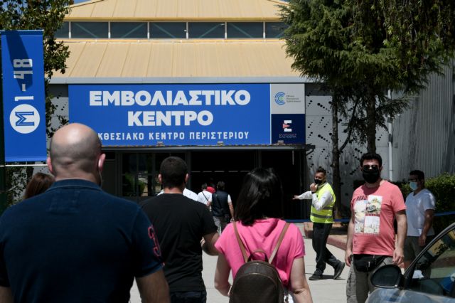 Το «στέκομαι πίσω – πίσω» και η υποχρεωτικότητα των εμβολιασμών