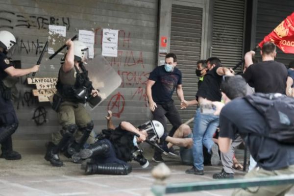 Υπουργείο Εργασίας: Ένταση και χημικά σε συγκέντρωση