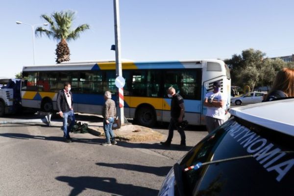 Τροχαίο στο Χαϊδάρι: Λεωφορείο πέρασε στο αντίθετο ρεύμα – Μποτιλιάρισμα χιλιομέτρων