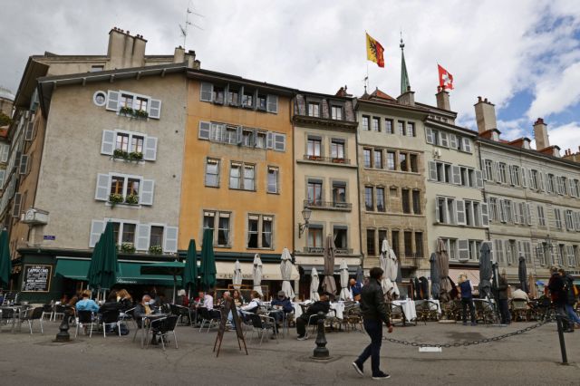 Ελβετία: Χαλαρώνει νωρίτερα από το προβλεπόμενο τα υγειονομικά μέτρα κατά της Covid