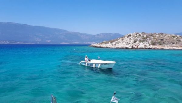 Καστελλόριζο: Οργή από κάτοικο που αναγκάστηκε να βάλει μέσο για να σώσει τον παππού της