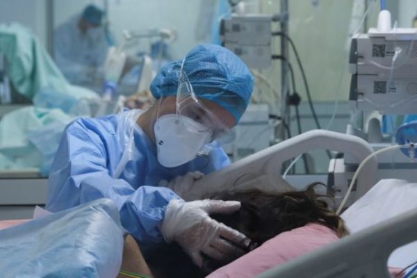 Κοροναϊός: Σβήνουν οι ελπίδες για την 44χρονη που υπέστη θρόμβωση στην Κρήτη – Νέες μαρτυρίες για επιπλοκές μετά τον εμβολιασμό