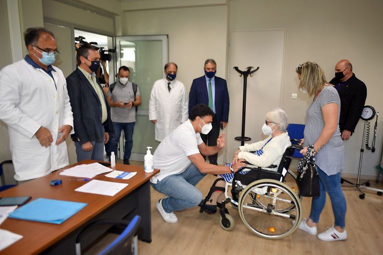 Κικίλιας από Καλαμάτα: Πάνω από 100.000 ραντεβού σε μια μέρα έκλεισαν οι ηλικίες 40-44