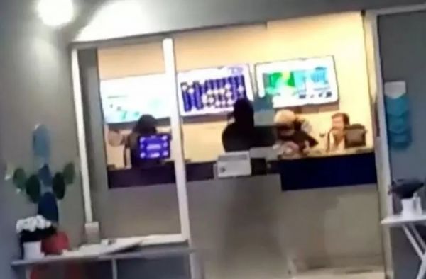 Βίντεο – ντοκουμέντο: Η στιγμή της ένοπλης ληστείας σε πρακτορείο ΟΠΑΠ – Μαχαίρωσαν τον ιδιοκτήτη
