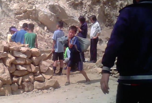 Β.Κορέα: Το καθεστώς βάζει ορφανά παιδιά να δουλεύουν στα ορυχεία και μιλά για εθελοντική εργασία