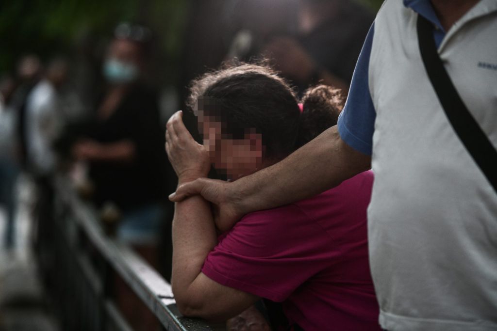 Δολοφονία στα Σεπόλια: Τραγική φιγούρα η μητέρα του 32χρονου που έπεσε νεκρός – «Ξέρουν ποιοι το έκαναν, δεν θέλουν να τους πιάσουν»