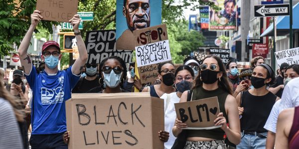 Τζορτζ Φλόιντ: Μια Αμερική που ακόμη «δεν μπορεί να ανασάνει» από τον ρατσισμό