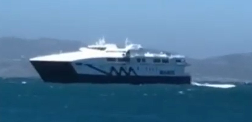 Νάξος: Καπετάνιος «μαέστρος» δένει καράβι στο λιμάνι με 9 μποφόρ
