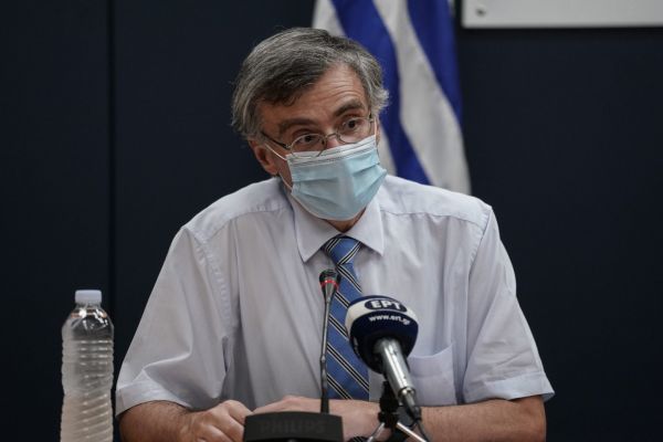 Σωτήρης Τσιόδρας: Ο κοροναϊός είναι εδώ για να μείνει – Εμβόλιο μια φορά τον χρόνο και… έξυπνα μέτρα