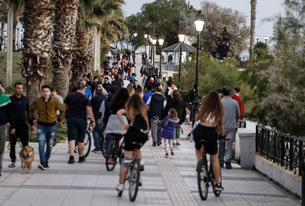 Κοροναϊός: Τι γνωρίζουμε για την «αθηναϊκή μετάλλαξη» – Γιατί ανησυχούν οι ειδικοί και χτυπά «καμπανάκι» ο Τσιόδρας