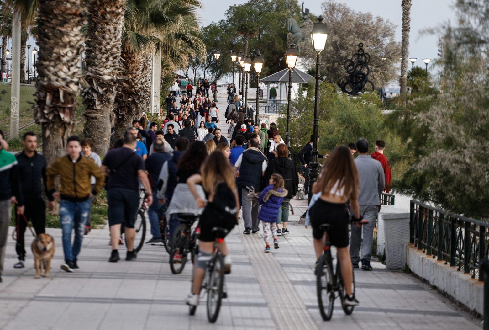 Κοροναϊός: Τι γνωρίζουμε για την «αθηναϊκή μετάλλαξη» – Γιατί ανησυχούν οι ειδικοί και χτυπά «καμπανάκι» ο Τσιόδρας